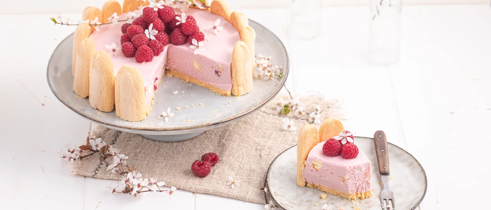 Glutenfreie Himbeer-Löffelbiskuit-Torte